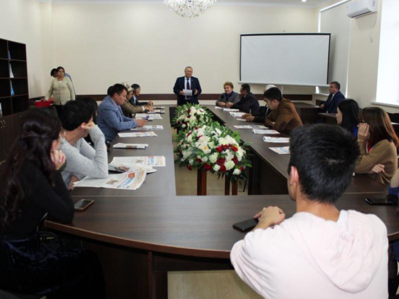 Кыргызстандын Акыйкатчысы ММК кызматкерлерин кесиптик майрамы менен куттуктады