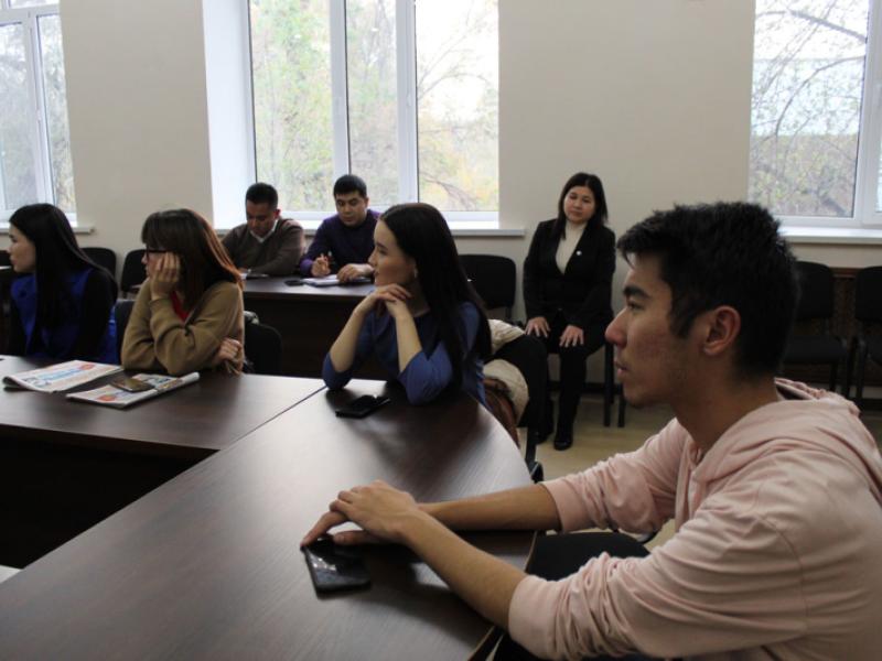 Кыргызстандын Акыйкатчысы ММК кызматкерлерин кесиптик майрамы менен куттуктады