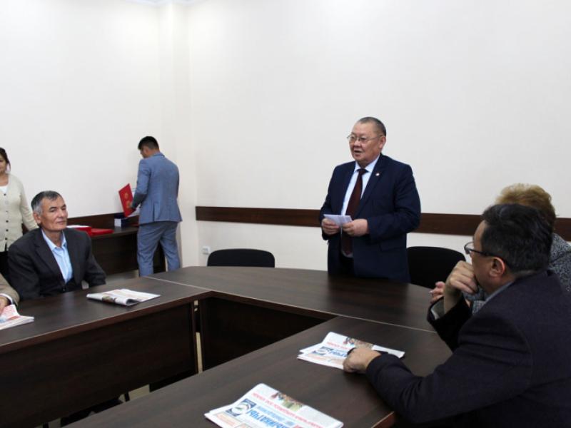 Кыргызстандын Акыйкатчысы ММК кызматкерлерин кесиптик майрамы менен куттуктады