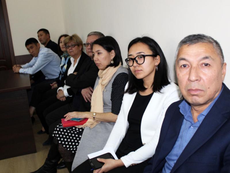 Кыргызстандын Акыйкатчысы ММК кызматкерлерин кесиптик майрамы менен куттуктады