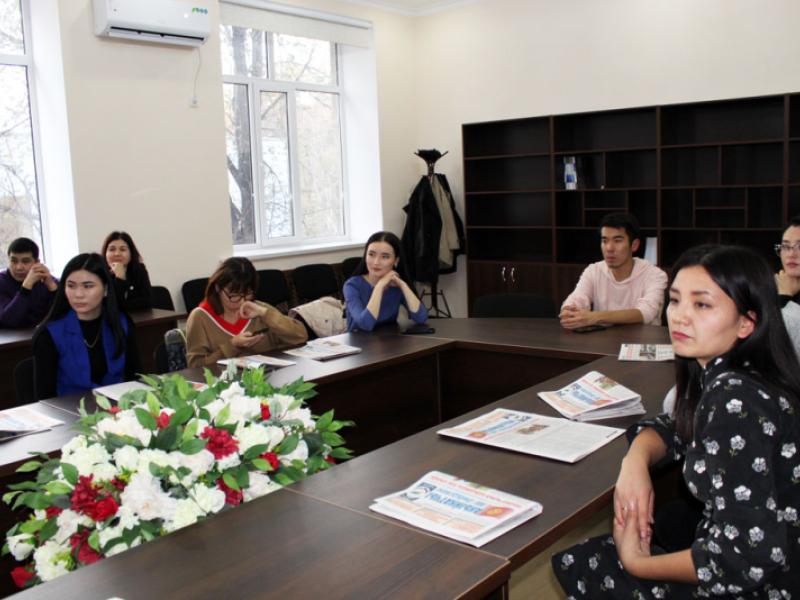 Кыргызстандын Акыйкатчысы ММК кызматкерлерин кесиптик майрамы менен куттуктады