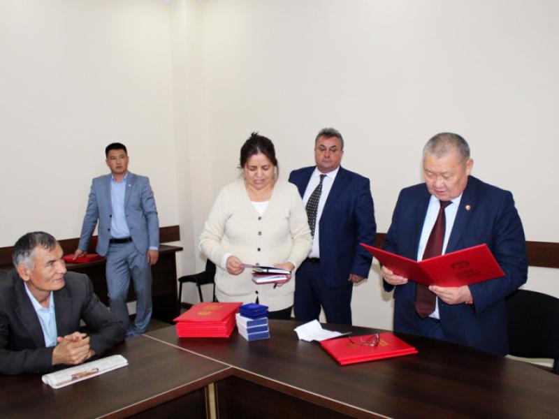 Кыргызстандын Акыйкатчысы ММК кызматкерлерин кесиптик майрамы менен куттуктады