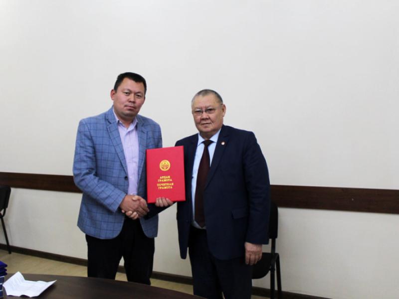 Кыргызстандын Акыйкатчысы ММК кызматкерлерин кесиптик майрамы менен куттуктады