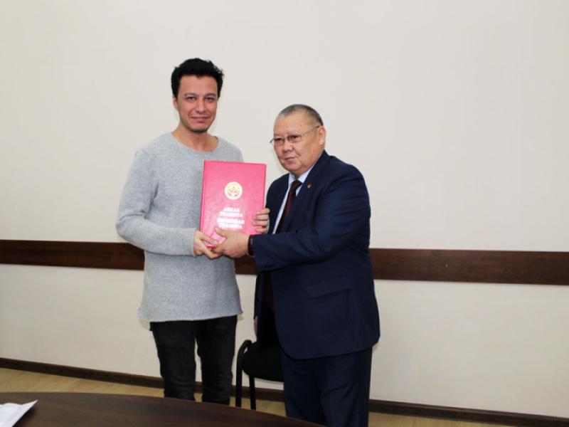 Кыргызстандын Акыйкатчысы ММК кызматкерлерин кесиптик майрамы менен куттуктады