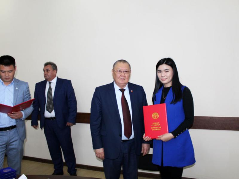 Кыргызстандын Акыйкатчысы ММК кызматкерлерин кесиптик майрамы менен куттуктады