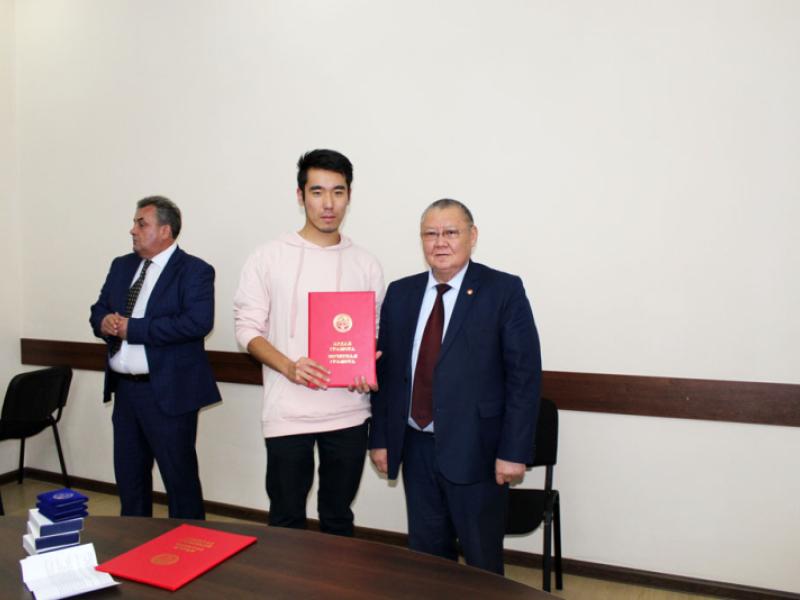 Кыргызстандын Акыйкатчысы ММК кызматкерлерин кесиптик майрамы менен куттуктады