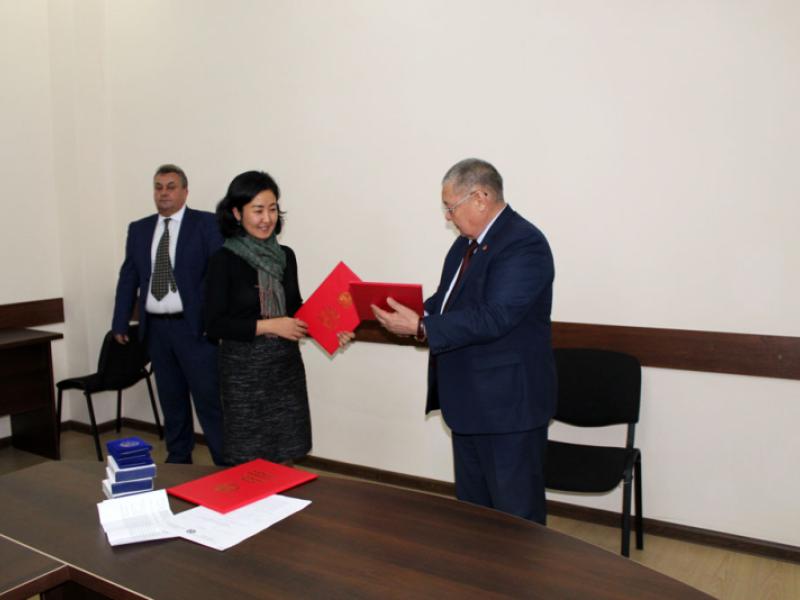 Кыргызстандын Акыйкатчысы ММК кызматкерлерин кесиптик майрамы менен куттуктады