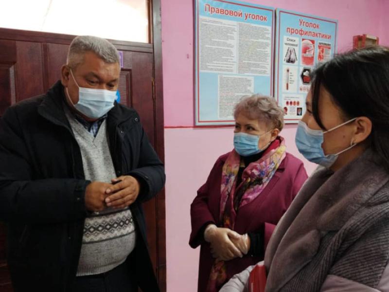 КР Акыйкатчысынын орун басары Гүлнара Жамгырчиева Кыргызстанга Ирактан кайтарылып алынып келинген балдардын абалы менен таанышты