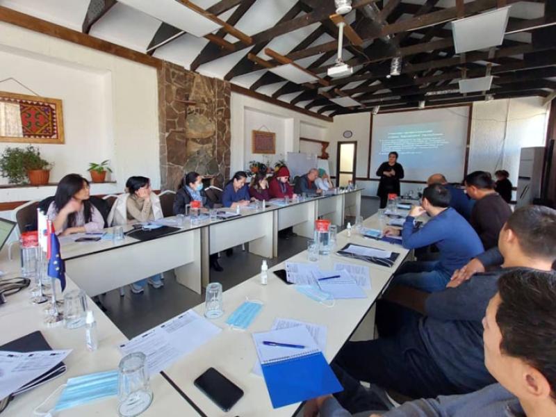 Кыргыз Республикасынын Акыйкатчысынын аппаратынын кызматкерлери МКЮЖнын жеткиликтүүлүгүнө жана сапатына мониторинг жүргүзүү методологиясын иштеп чыгуу боюнча эки күндүк окуудан өтүшөт