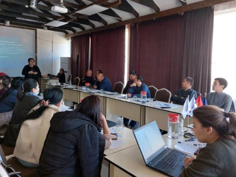 Кыргыз Республикасынын Акыйкатчысынын аппаратынын кызматкерлери МКЮЖнын жеткиликтүүлүгүнө жана сапатына мониторинг жүргүзүү методологиясын иштеп чыгуу боюнча эки күндүк окуудан өтүшөт