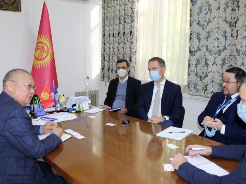 КР Акыйкатчысы Токон Мамытов  ЕККУ/ДИАУБ шайлоого байкоо жүргүзүү  миссиясынын жетекчиси  Томас Бозеруп менен жолугушту