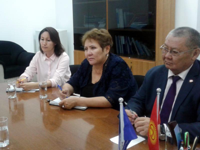 Токон Мамытов БУУнун Баңги заттар жана кылмыштуулук боюнча башкармалыгынын өкүлдөрүн кабыл алды