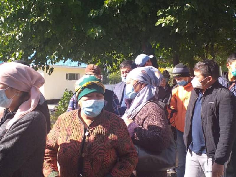 Сотрудники института Омбудсмена КР наблюдают за ходом выборов депутатов Жогорку Кенеша VII созыва 