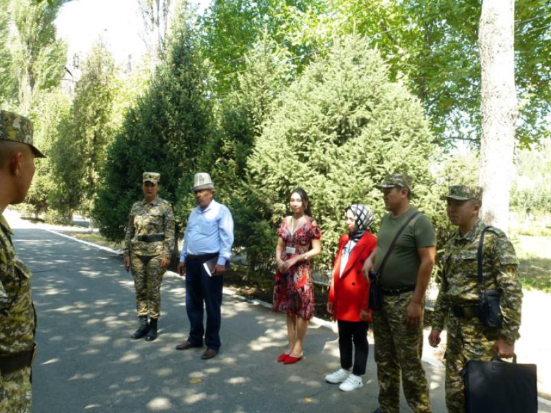 Акыйкатчы кызматкерлери Ош аскер гарнизонунун гаупвахтасына мониторинг жүргүзүштү жана 36806-аскердик бөлүктүн жоокерлери менен жолугушту