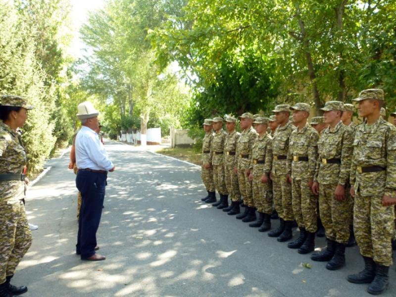 Акыйкатчы кызматкерлери Ош аскер гарнизонунун гаупвахтасына мониторинг жүргүзүштү жана 36806-аскердик бөлүктүн жоокерлери менен жолугушту