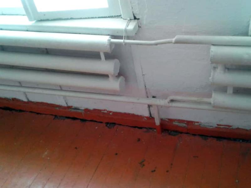 Акыйкатчынын өкүлдөрү Нарын облусунун Кеңеш айылындагы “контейнер-мектепке” мониторинг жүргүзүштү