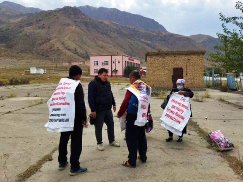 «Укук кербенинин» мүчөлөрү Ош облусунан Бишкек шаарына жөө жөнөгөн “Дыйкан-Кыштак” айылынын тургундары менен жолугушту