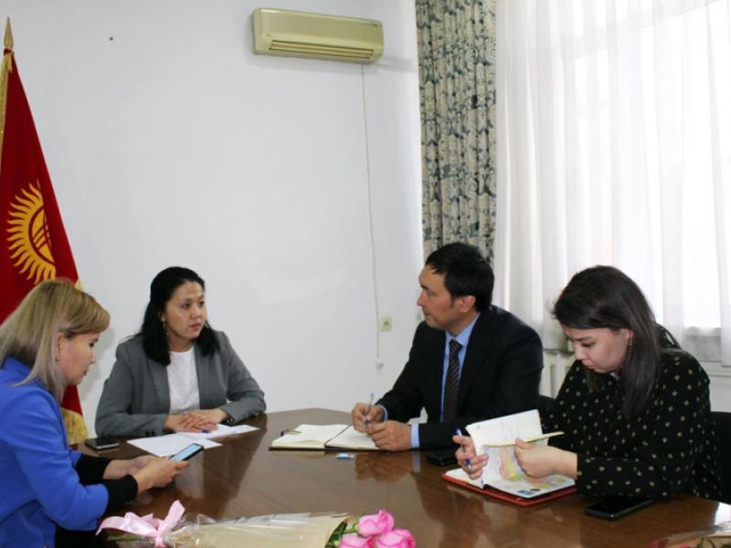 КР Акыйкатчысы Атыр Абдрахматова эл аралык уюмдун өкүлдөрү жана “Адилет” клиникасынын өкүлү менен жолукту