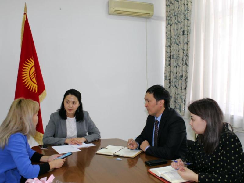 КР Акыйкатчысы Атыр Абдрахматова эл аралык уюмдун өкүлдөрү жана “Адилет” клиникасынын өкүлү менен жолукту