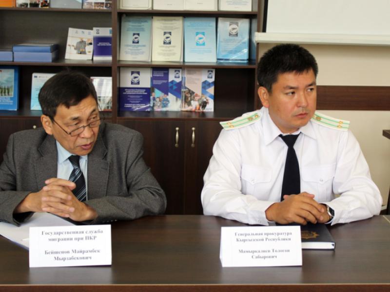 Акыйкатчы аппаратында Кыргызстандын чет өлкө абактарындагы жарандарын экстрадициялоодогу көйгөйлөр талкууланды
