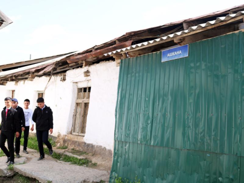 Акыйкатчынын Баткен өкүлчүлүгү Лейлек районунда иш сапарында болушту