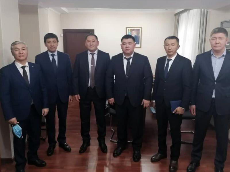 Казакстан Республикасындагы мекендештерибиздин мыйзамдуу укуктарын жана кызыкчылыктарын коргоо маселелерин чечүү үчүн КР Акыйкатчы институтунун жана КР Кыйноолордун алдын алуу улуттук борборунун өкүлдөрү Алматы шаарына жөнөп кетишти