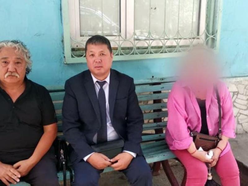 Акыйкатчы институту саясат талдоочу Марат Казакпаевдин бөгөт чарасы өз маалында кайсы себептен өзгөртүлбөгөнүн териштирүүдө