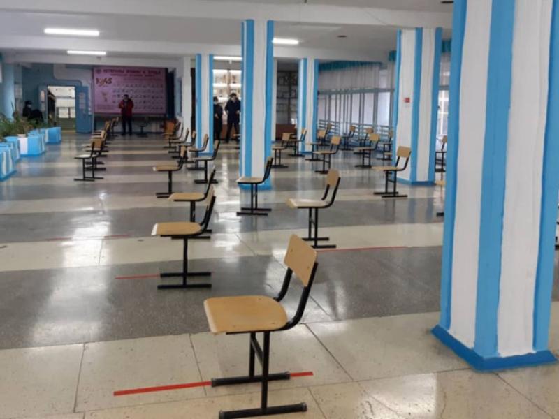 КР Акыйкатчы аппаратынын кызматкерлери КР Президентин мөөнөтүнөн мурда шайлоо жана башкаруу формасын аныктоо боюнча референдумдун жүрүшүнө мониторинг жүргүзүшүүдө