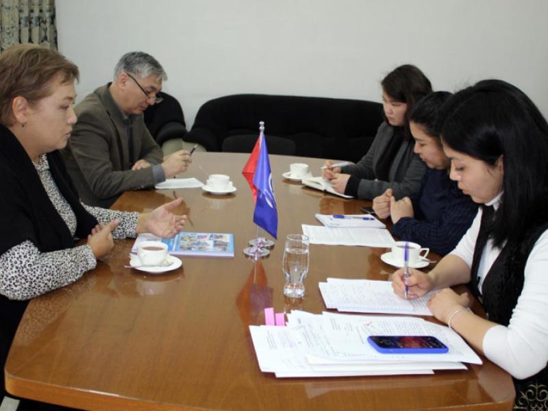 КР Акыйкатчысы Атыр Абдрахматова менен жолугушууда  ВИЧ менен жашаган адамдардын көйгөйлөрү талкууланды