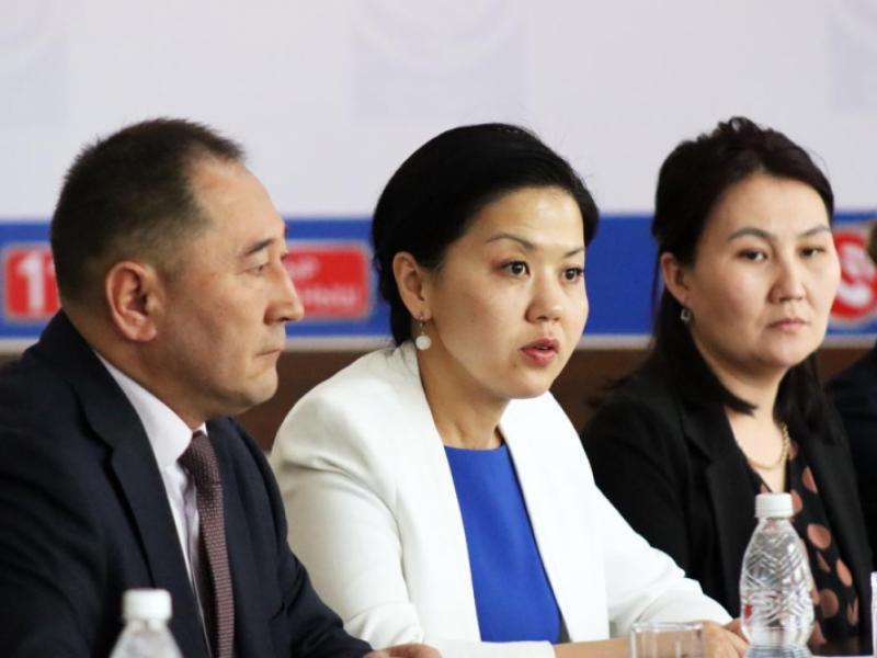 Акыйкатчы Атыр Абдрахматова БУУнун Кеңешинин жумушчу тобунун мүчөлөрү менен аялдарды жана кыздарды басмырлоо маселеси боюнча жолугушуу өткөрдү