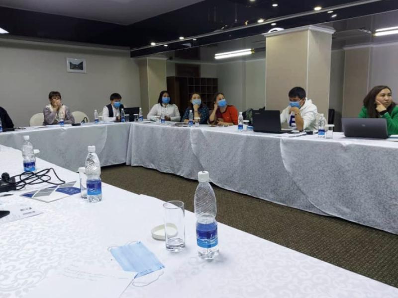 Кыргыз Республикасынын Акыйкатчы институтунун кызматкерлери ВИЧ / СПИДдин шарттарында адам укуктарын коргоо боюнча атайын тренингдерден өтүшүүдө