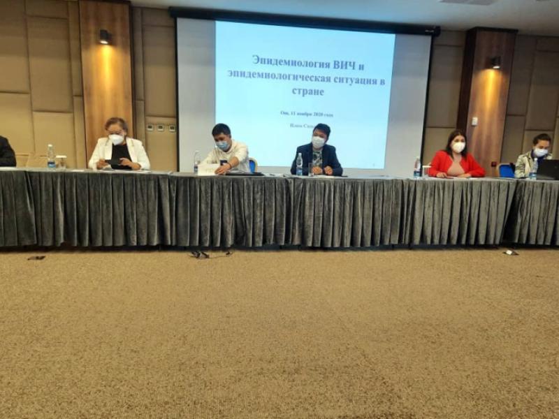 Кыргыз Республикасынын Акыйкатчы институтунун кызматкерлери ВИЧ / СПИДдин шарттарында адам укуктарын коргоо боюнча атайын тренингдерден өтүшүүдө