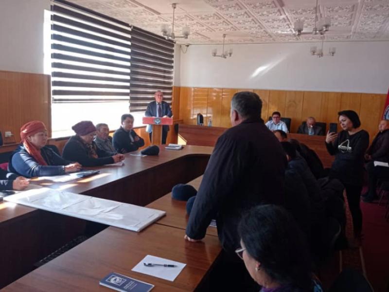 Токон Мамытов Балыкчы шаарынын тургундары менен жолугушту