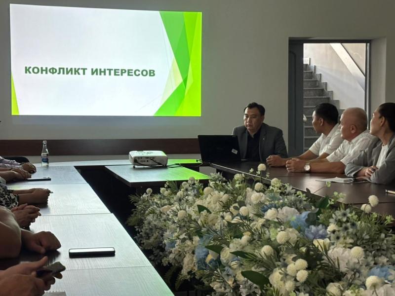 В Институте Акыйкатчы провели лекцию по недопущению конфликта интересов при выполнении должностных обязанностей