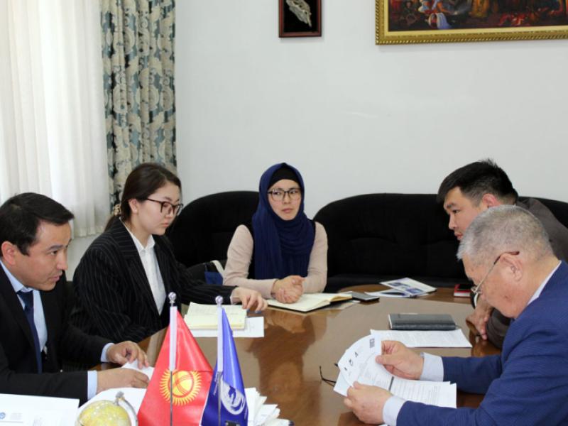 КР Акыйкатчы институтунун жетекчилиги "Кыргызстандын Укуктук клиникалар ассоциациясы" юридикалык жактар ​​бирикмесинин жетекчиси жана өкүлдөрү менен жолугушту