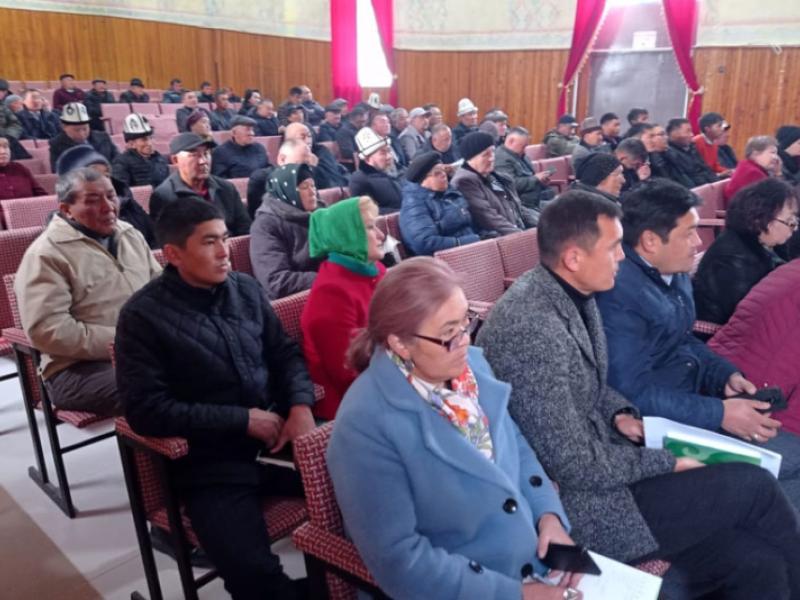 Кыргызстандын Акыйкатчысы Түп районунун тургундары жана жетекчилиги менен жолугушту