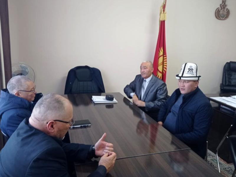 КР Акыйкатчысы Токон Мамытов “Укук кербени” долбоорунун алкактарында Каракол шаарында бир катар жолугушууларды өткөрдү