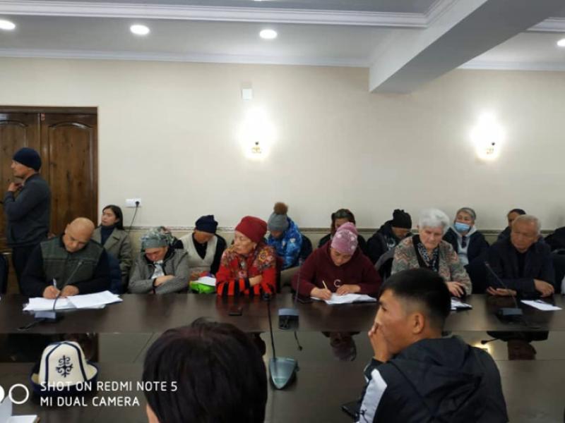 КР Акыйкатчысы Токон Мамытов “Укук кербени” долбоорунун алкактарында Каракол шаарында бир катар жолугушууларды өткөрдү