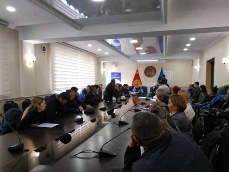 КР Акыйкатчысы Токон Мамытов “Укук кербени” долбоорунун алкактарында Каракол шаарында бир катар жолугушууларды өткөрдү