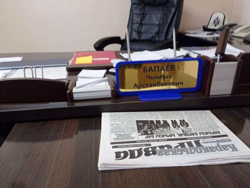 КР Акыйкатчысы Токон Мамытов “Укук кербени” долбоорунун алкактарында Каракол шаарында бир катар жолугушууларды өткөрдү