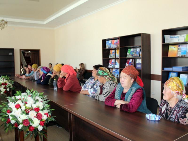 Токон Мамытов Кой-Таш айылынын тургундары менен жолукту жана Бишкек ш. №1 ТИЗО камакта жаткандарга барып мониторинг жүргүздү