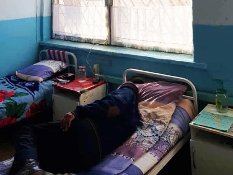 Кызыл-Жар  айылындагы республикалык психиатриялык  ооруканасында бейтаптардын укуктары бузулуп, антисанитардык шартта турушат