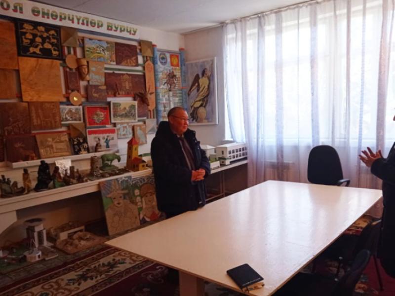 Кыргызстандын Акыйкатчысы Ак-Суу районунун жетекчилиги жана тургундары менен бир катар жолугушууларды өткөрдү