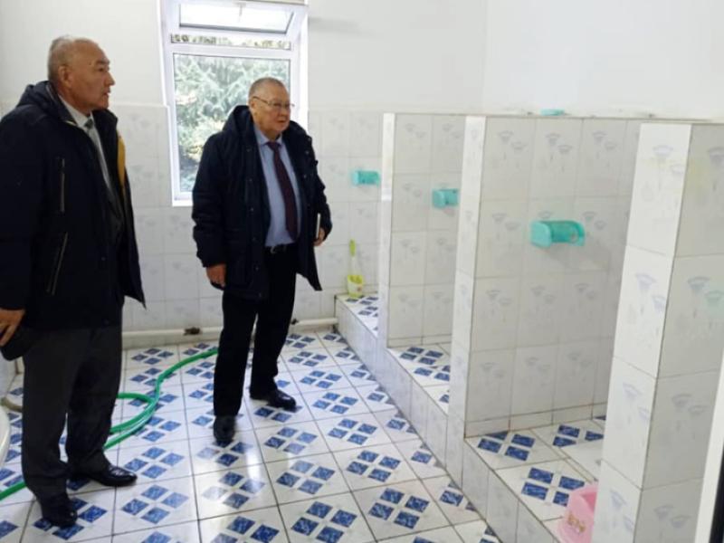 Кыргызстандын Акыйкатчысы Ак-Суу районунун жетекчилиги жана тургундары менен бир катар жолугушууларды өткөрдү