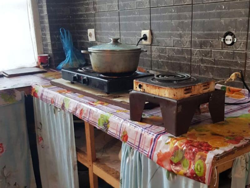 Кызыл-Жар  айылындагы республикалык психиатриялык  ооруканасында бейтаптардын укуктары бузулуп, антисанитардык шартта турушат