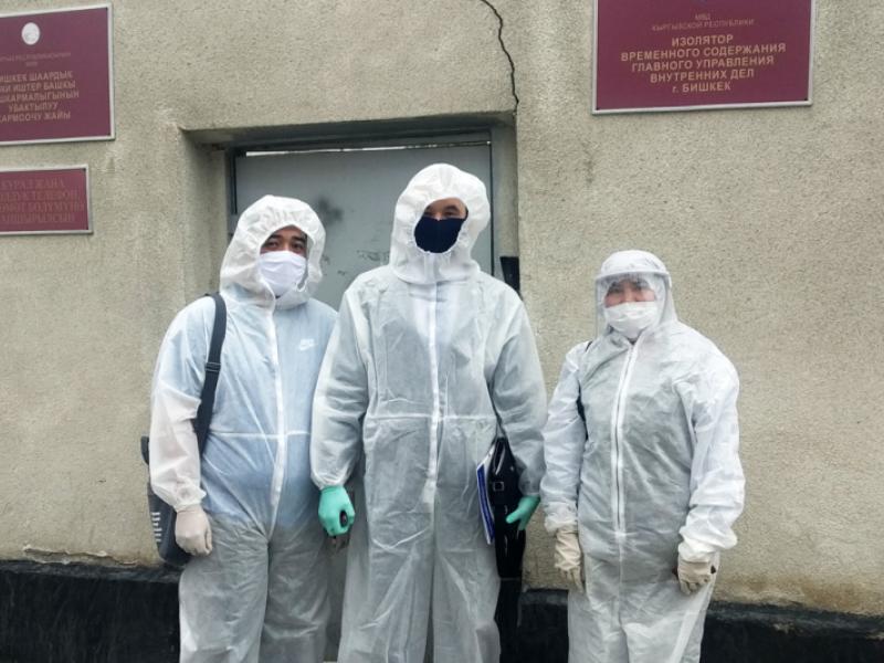 Акыйкатчы аппаратынын кызматкерлери Бишкек ш. ШИИБнын убактылуу кармоочу жайына мониторинг жүргүзүштү