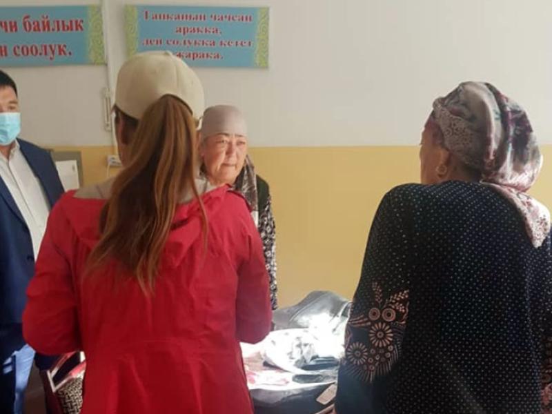 Базар-Коргон ооруканасында да түшүнүксүз фондго акча чогултушат жана бейтаптарга акысыз берилчү дары-дармектер сатылат