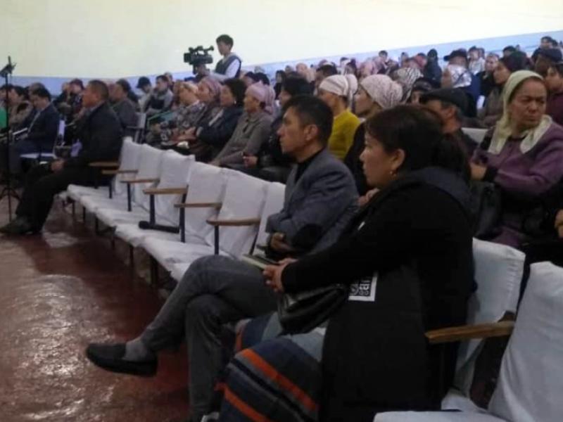 Базар-Коргон ооруканасында да түшүнүксүз фондго акча чогултушат жана бейтаптарга акысыз берилчү дары-дармектер сатылат