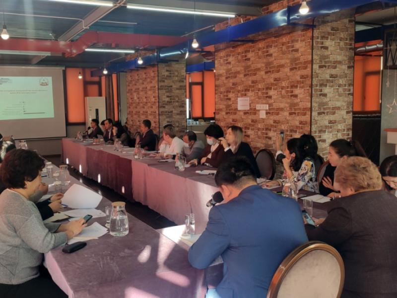 Бишкекте COVID-19 пандемиясы учурунда кесиптик жана жогорку билим алуудагы көйгөйлөр талкууланды