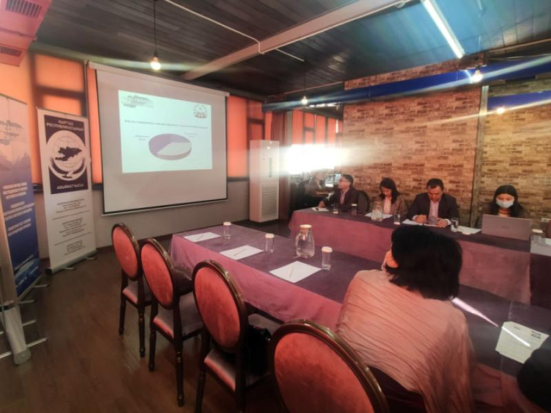 Бишкекте COVID-19 пандемиясы учурунда кесиптик жана жогорку билим алуудагы көйгөйлөр талкууланды